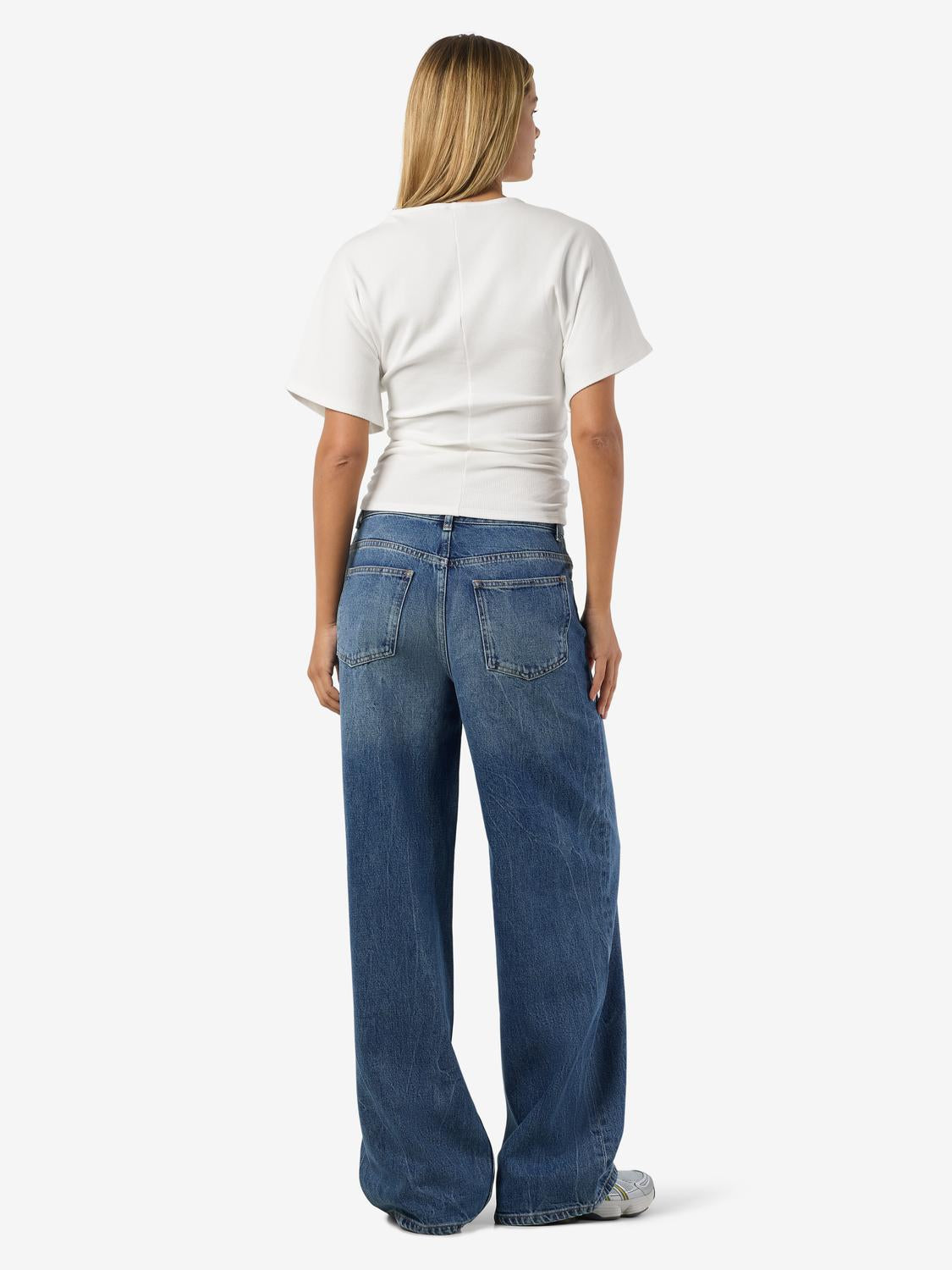 model_shot-front_full